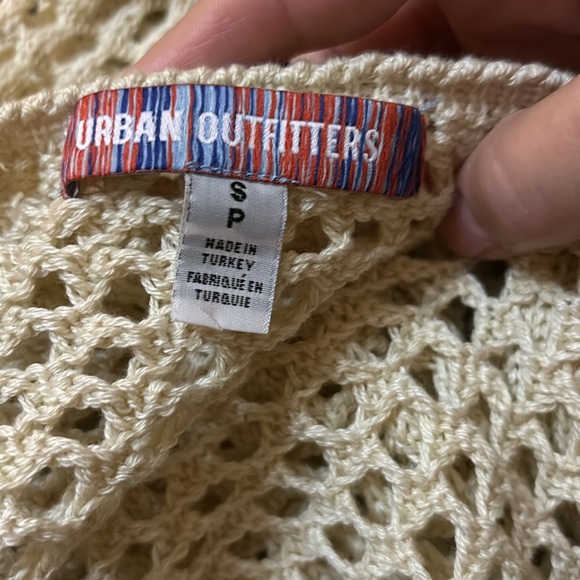 Urban outfitters cream knit cropped sweater size small - Picture 3 of 3